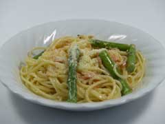 クリームパスタのアスパラ添え