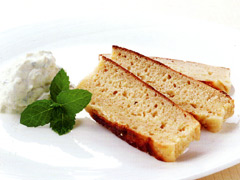 米粉のパン(手作りカッテージチーズ添え)