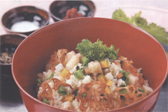 玄米ご飯のカラフル丼