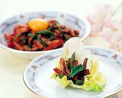 甘味噌豚肉のレタス包み
