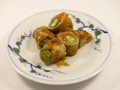 オクラ、にんじんの豚しょうが巻き
