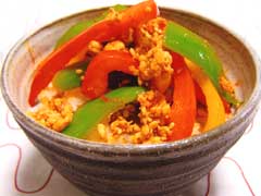 ピリ辛3色ピーマン丼