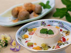 白ごまプリンフルーツ添え