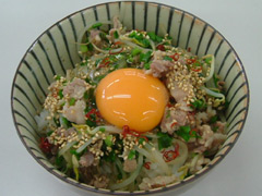 ニラのスタミナ丼