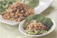 野菜たっぷり肉味噌のサラダ菜包み