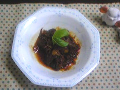 牛すじのワイン煮
