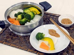 蒸し野菜の味噌オリーブだれ
