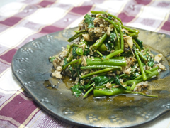 空心菜とサバ缶のシャキシャキ炒め