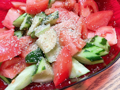 トマトときゅうりの和え物