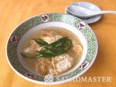 揚げワンタン入りスープ