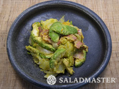 じゃがいもとアボカドのカレーマヨネーズ炒め