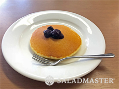 米粉のパンケーキ～ブルーベリーソース添え