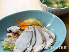 蒸し鶏と中華スープ