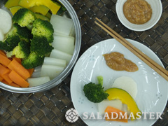蒸し野菜の味噌オリーブだれ